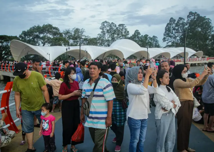 Foto Liburan Imlek di Kawasan Situ Cipondoh