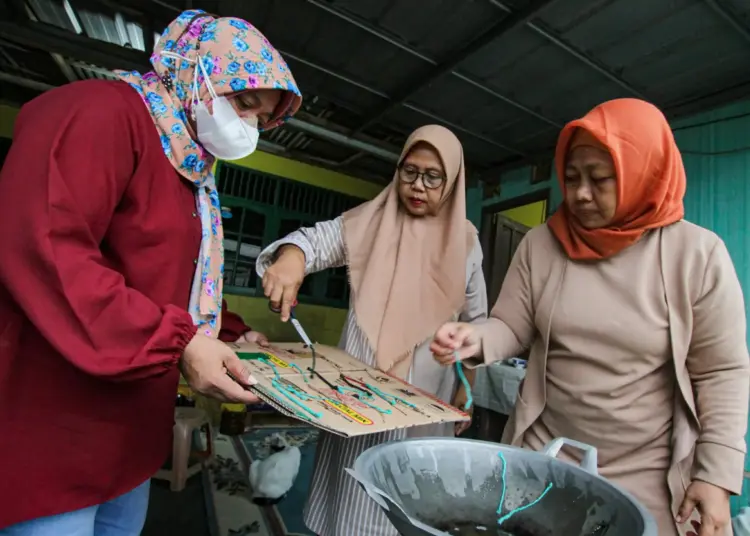 Foto Produksi Lilin Aroma Terapi Berbahan Minyak Jelantah