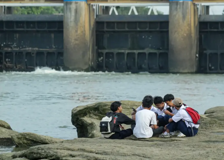 Foto Suasana Sore di Pintu Air 10 Kota Tangerang