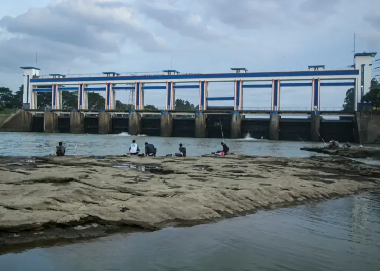 Foto Suasana Sore di Pintu Air 10 Kota Tangerang