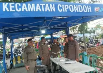 Usai Penertiban, Tramtib Cipondoh dan Satpol PP Patroli di Pasar Sipon