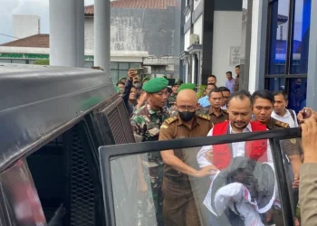 Pakai Rompi Tahanan, Tersangka Y Tertunduk Saat Hendak Dijebloskan ke Rutan Pandeglang