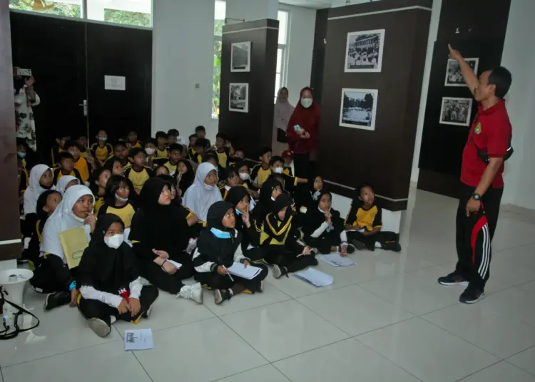 Foto Pengenalan Sejarah Sejak Dini di Museum Juang TMP Taruna