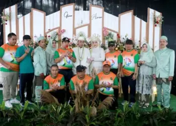 Mendadak Kondangan Bawa Pejabatnya ke Hajatan Warga, Wali kota Arief Kejutkan Pengantin