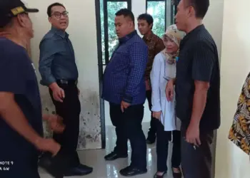 Tim DPRKP Kabupaten Serang, melakukan Sidak Kantor Kecamatan Mancak, Senin (6/3/2023). (SIDIK/SATELITNEWS.COM)