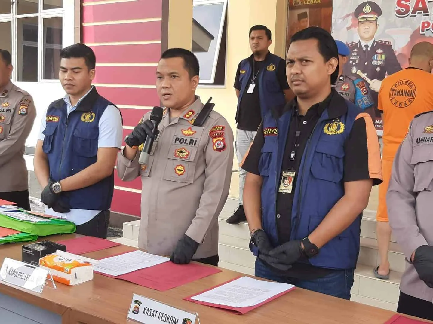 Kapolres Lebak AKBP Wiwin Setiawan, ekspose kasus dugaan Tipikor yang menjerat seorang Kades di Kabupaten Lebak, Selasa (21/3/2023). (MULYANA/SATELITNEWS.COM)