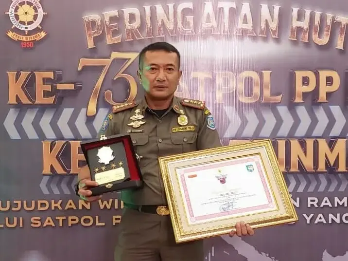 Satpol PP Raih Penghargaan Karya Bhakti Dari Kementerian Dalam Negeri