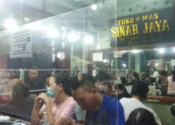 Seorang Perempuan Coba Tukar Emas Asli Milik Toko dengan Kalung Imitasi