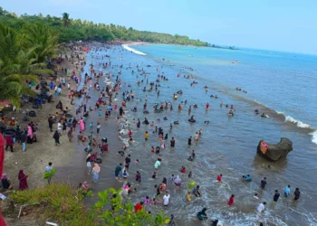 Kunjungan ke Pantai Anyer-Cinangka Melejit