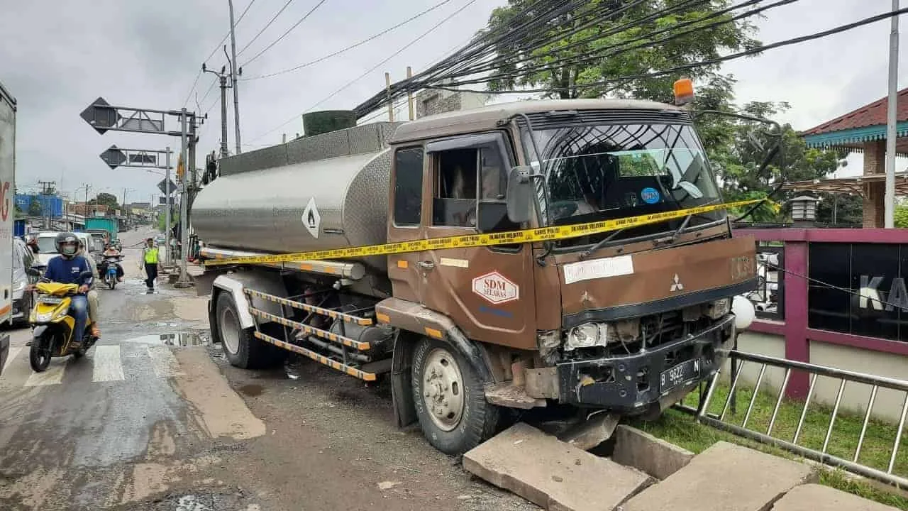 Truk Tabrak 6 Pengendara Di Jalan Layang Balaraja, 3 Tewas