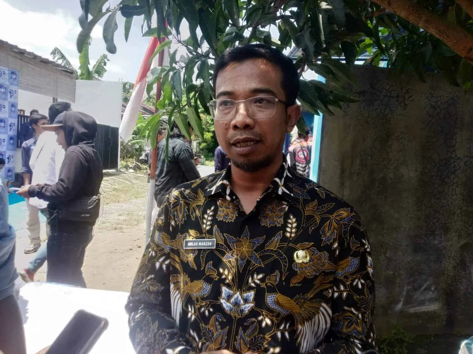 Arlan Marzan, Kepala Dinas PUPR Provinsi Banten, sedang memberikan keterangan. (ISTIMEWA)