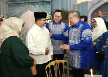 Suasana keakraban, silaturahmi Anies Baswedan dengan AHY dan SBY, di hari Lebaran Idul Fitri. (ISTIMEWA)