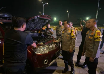 Mobil Mogok di Pelabuhan Merak, Pengemudi Ini Tak Menyangka Dibantu Kapolda Banten