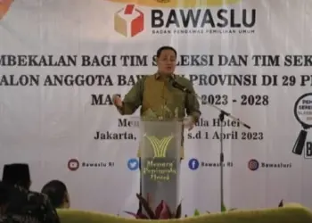 PEMBEKALAN: Anggota Bawaslu, Herwyn JH Malonda saat menutup acara Pembekalan Bagi Tim Seleksi dan Tim Sekretariat Calon Anggota Bawaslu Provinsi di 29 Provinsi Masa Jabatan 2023-2028 yang berlangsung di Jakarta, Jumat (31/3/2023). (IST/BAWASLU)