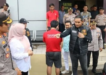 EKSPOS - Polres Pandeglang, ekspos kasus dugaan pembunuhan Elisa, dengan tersangka mantan pacarnya sendiri, beberapa waktu lalu. (ISTIMEWA)