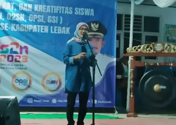 Bupati Lebak Iti Octavia, buka FLS2N tingkat Kabupaten Lebak, di SMPN 1 Bayah. (ISTIMEWA)