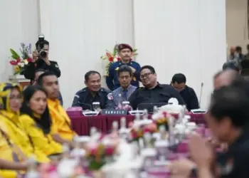 PENGAWASAN MELEKAT: Ketua Bawaslu Rahmat Bagja didampingi Sekretaris Jenderal Ichsan Fuady saat melakukan pengawasan melekat pendaftaran bakal calon anggota legislatif (Bacaleg) Pemilu 2024 oleh partai politik (Parpol) di Gedung KPU RI, Minggu (15/5/2023). (DOK BAWASLU)