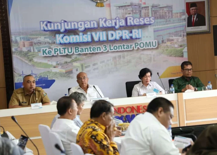 RESES: Bupati Tangerang Ahmed Zaki Iskandar menghadiri reses Komisi VII DPR RI yang dipimpin oleh Dony Maryadi Oekon di PLTU 3 Banten Lontar, Kecamatan Kemiri, Senin (8/5/2023). (ISTIMEWA)