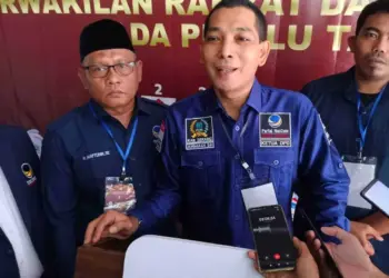 Ketua DPD NasDem Kabupaten Serang, Ahmadi, menyampaikan pernyataan kepada wartawan, Kamis (11/5/2023). (ISTIMEWA)