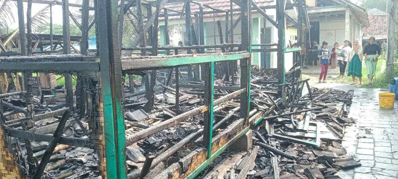 Ponpes di Jawilan hangus terbakar. (ISTIMEWA)