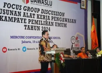 FGD: Anggota Bawaslu Puasin saat membuka Focus Group Discussion Penyusunan Alat Kerja Pengawasan Kampanye Pemilihan Umum Tahun 2024 di Jakarta, Jumat (19/5/2024). (DOK BAWASLU)