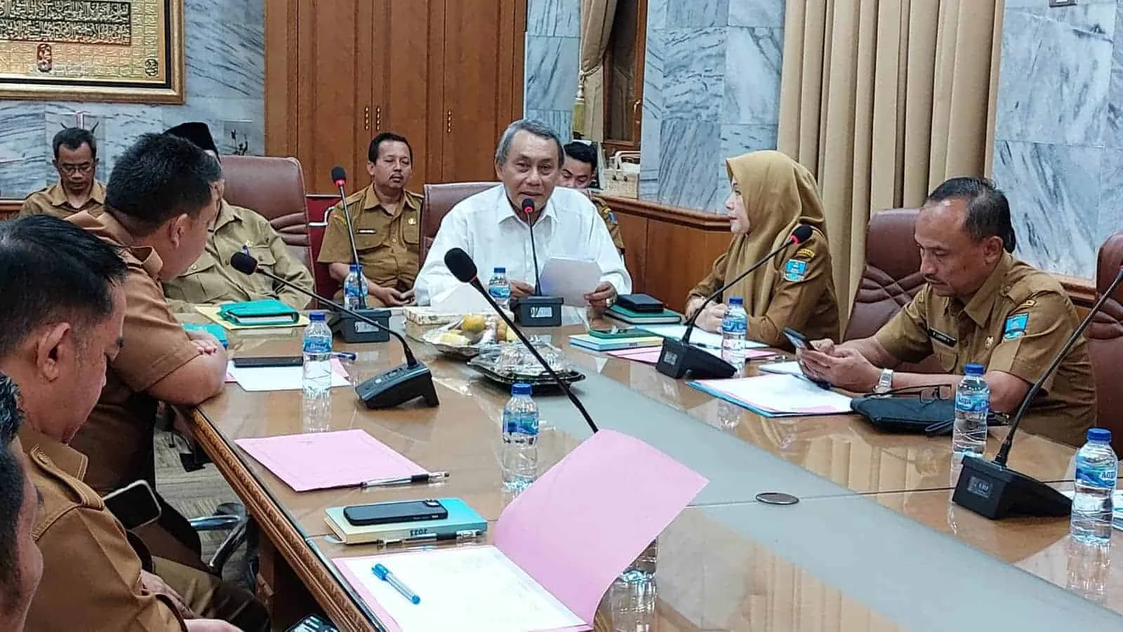 Wakil Bupati (Wabup) Serang Pandji Tirtayasa, melakukan rapat evaluasi SAKIP bersama dengan OPD di Pendopo, Selasa (23/5/2023). (ISTIMEWA)