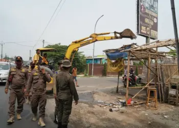 Puluhan Lapak PKL di Sepatan Dibongkar Satpol PP