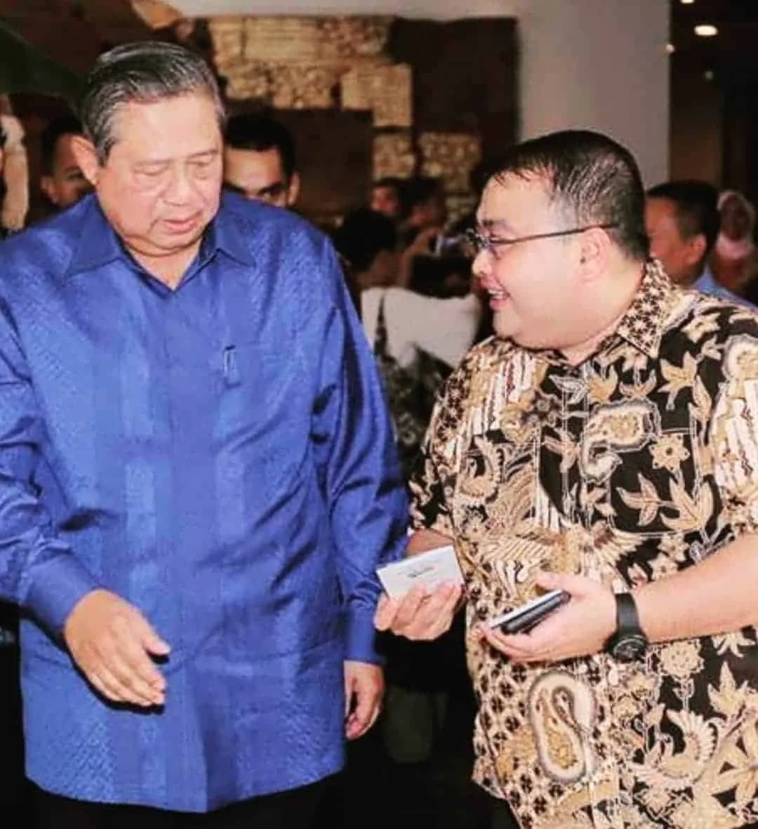 SBY berbincang dengan Muhammad Haris. (ISTIMEWA)