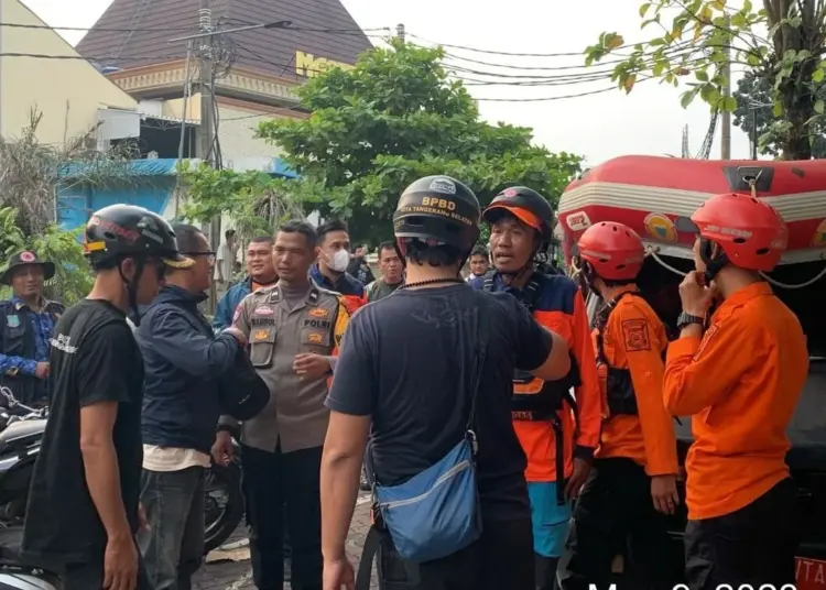 Anak Usia 7 Tahun Hanyut di Pondok Aren