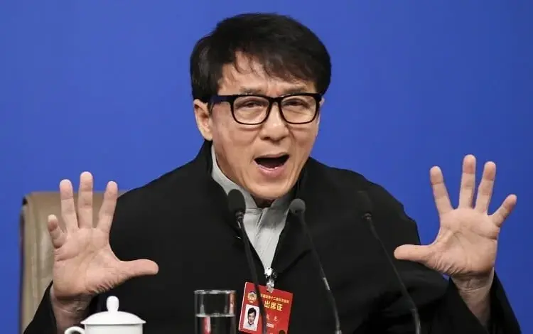 Saat Jackie Chan Merasa Kesulitan Berkomunikasi dengan Anak-anak Muda