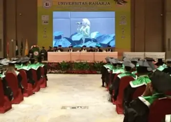 Wisuda Universitas Raharja Tangerang, Rektor: Hasil Survei, Pengangguran Alumni Kita Terendah