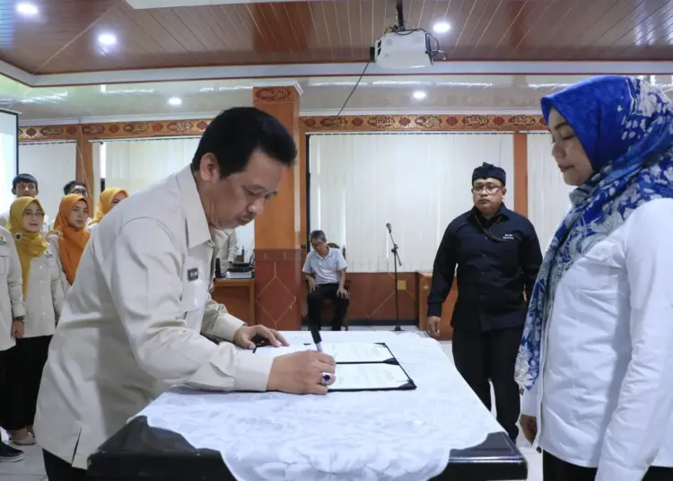 PELANTIKAN–Sekretaris Daerah (Sekda) Kabupaten Serang Tubagus Entus Mahmud Sahiri, dilantik menjadi Ketua Komite Olahraga Rekreasi Masyarakat Indonesia (KORMI) Kabupaten Serang, periode 2019 – 2024. (ISTIMEWA)