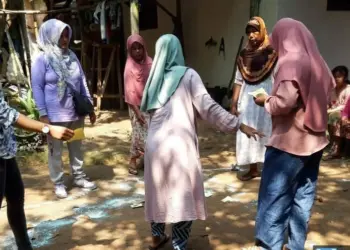 SOSIALISASI–Tim Dinkes Kabupaten Serang, melakukan sosialisasi mengenai Stop BABS terhadap warga, belum lama ini. (ISTIMEWA)