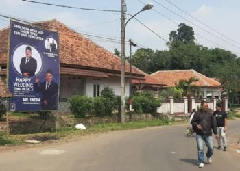 Viral, Bosan Dibuli Tak Laku, Pria Asal Lebak Ini Umumkan Pernikahan Lewat Baliho, Sekampung Langsung Heboh