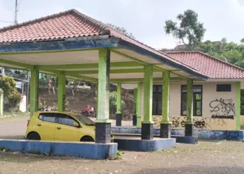 Keberadaan Terminal Cadasari, di Kecamatan Cadasari, Kabupaten Pandeglang, terlihat kumuh dan tak beroperasi optimal, Rabu ((14/6/2023). (FAHRIE/SATELITNEWS.COM)