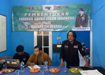 Ketua PAJI Kabupaten Serang terpilih, Lulu Jamaluddin (paling kanan), menyampaikan sambutannya. (ISTIMEWA)