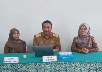 Pj Gubernur Banten Al Muktabar, pantai PPDB. (ISTIMEWA)