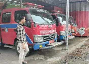 Sederet mobil Pemadam Kebakaran (Damkar), terparkir di halaman kantor BPBD Kabupaten Pandeglang, Kamis (22/6/2023). (FAHRIE/SATELITNEWS.COM)