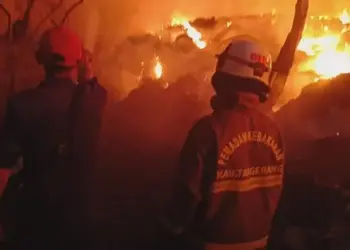 Lapak Limbah Sol Sepatu di Pasar Kemis Terbakar