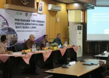 EVALUASI: Pertemuan Tim Gerakan Penyelamat Ibu dan Bayi Baru Lahir yang dibentuk berdasarkan keputusan Bupati Tangerang pada tahun 2022 berlangsung di gedung DPRD Lama Kabupaten Tangerang, Kamis (22/06/2023). Tim membahas evaluasi program yang telah dilaksanakan. (ISTIMEWA)