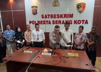 Pelajar Tawuran Di Depan Kantor Pemerintahan Banten