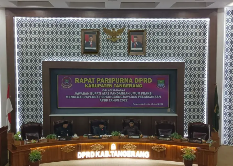 PARIPURNA: Suasana Rapat Paripurna Dalam Rangka Jawaban Bupati Terhadap Pandangan Umum Fraksi Atas Pertanggungjawaban LKPJ tahun 2022 berlangsung di Gedung DPRD Kabupaten Tangerang, Tigaraksa, Senin (19/6/2023). (ISTIMEWA)