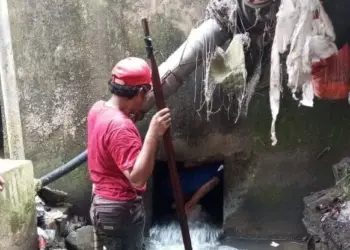 Sampah Kerap Picu Banjir, Gorong-gorong Bundaran Papanggo Lebak Dibersihkan