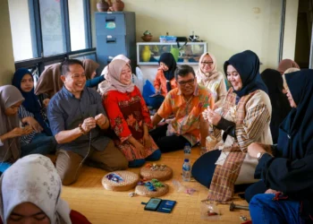 PELATIHAN UMKM–Pemprov Banten menyasar kalangan santri di Pondok Pesantren (Ponpes), dalam pengembangan ekonomi dari sektor Usaha Mikro Kecil Menengah (UMKM). Para santri dilibatkan dalam berbagai pelatihan, untuk membentuk Wirausaha Baru (WUB) dari kalangan milenial. (ISTIMEWA)