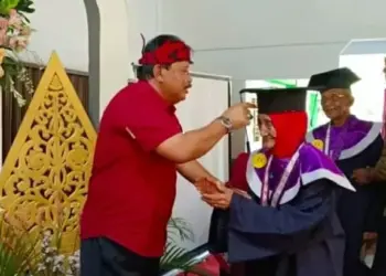 Hebat, Lansia Ini Diwisuda Pada Usia Hampir 1 Abad