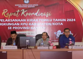 RAKOR: Suasana Persiapan Pelaksanaan Kirab Pemilu Tahun 2024 di Lingkungan KPU Kabupaten/ Kota se Provinsi Banten di Aula KPU Provinsi Banten, Selasa (11/07/2023). (ISTIMEWA)