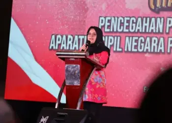 RAKORNAS: Anggota Bawaslu Lolly Suhenty saat membuka Rapat Koordinasi Nasional (Rakornas) Pencegahan Pelanggaran Netralitas ASN pada Pemilu Serentak 2024 di Makassar, Kamis (20/7/2023). (DOK BAWASLU)