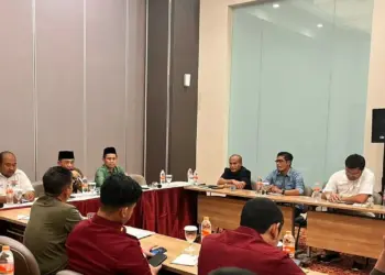 ILUSTRASI: Badan Pengawasan Pemilu Kota Tangerang Selatan saat menggelar rapat pembahasan tahapan Verifikasi Administrasi Perbaikan Berkas Bacaleg. (DOK BAWASLU TANGSEL)