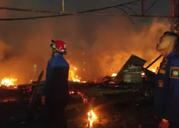 16 Warung Semi Permanen Terbakar di Situ Bulakan, 1 Orang Alami Luka Bakar