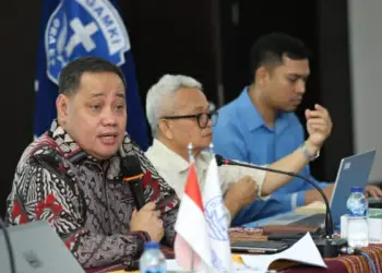 DISKUSI PUBLIK: Anggota Bawaslu Herman JH Malonda (pegang mic) dalam Diskusi Publik yang digelar DPP GAMKI bertema Peran Generasi Muda dalam Mewujudkan Pemilu 2024 yang Bersih, Damai, dan Berintegritas di Jakarta, Senin (3/7/2023). (DOK BAWASLU)